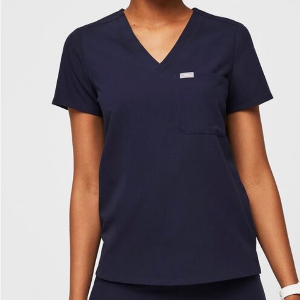 Figs technical collection navy blue scrub top size medium front pocket V-neck